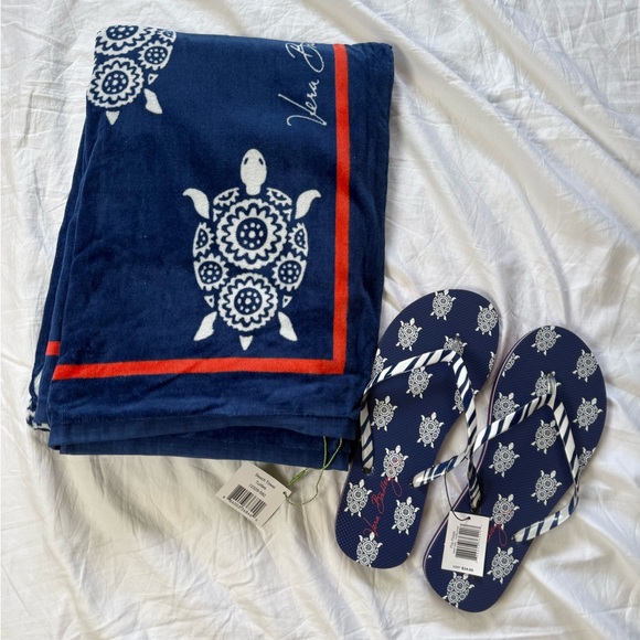 NWT Vera Bradley Turtles Beach Towel With Large Matching Flip Flops